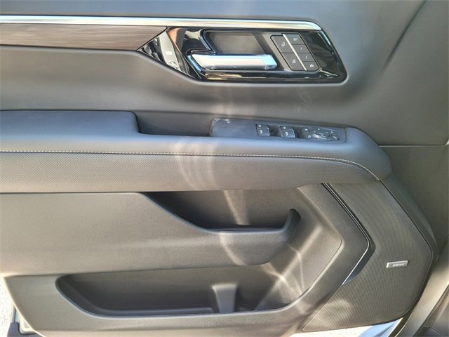 New 2025 Chevrolet Suburban Premier image 22