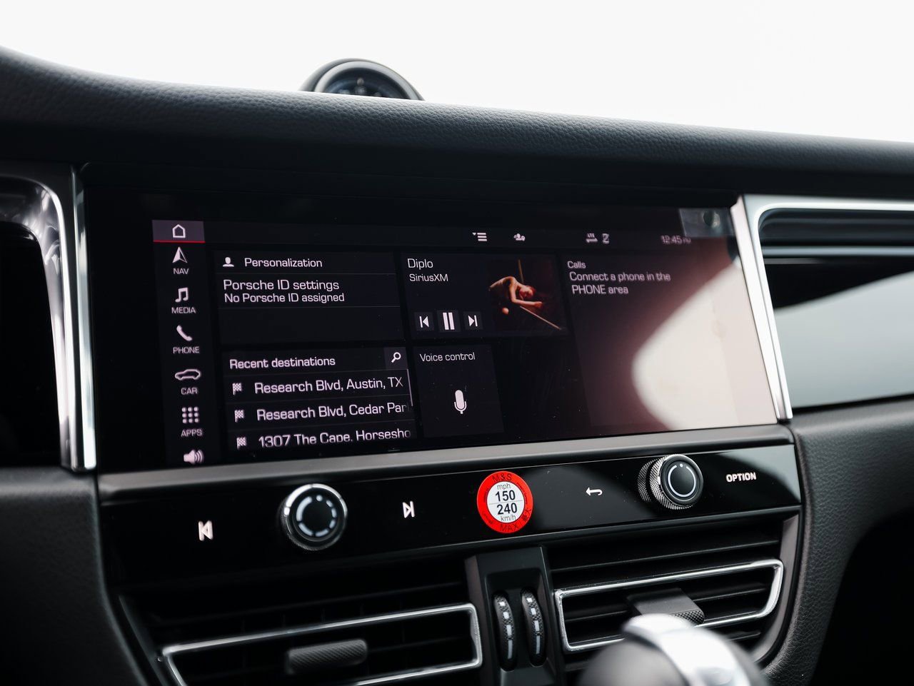 Certified 2025 Porsche Macan image 18