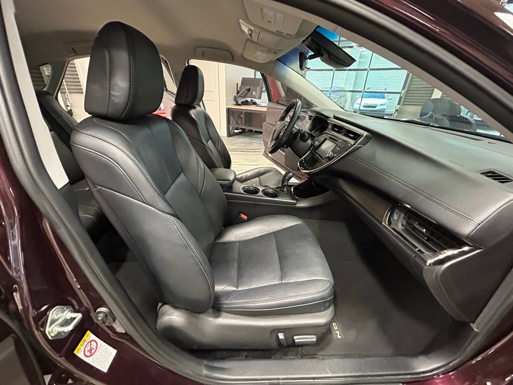 Used 2018 Toyota Avalon XLE image 39