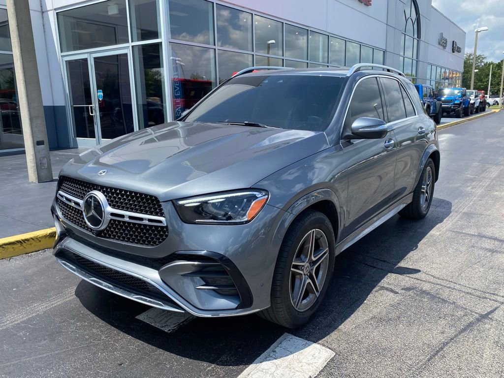 Used 2025 Mercedes-Benz GLE 350 4MATIC w/ AMG Line Exterior image 4