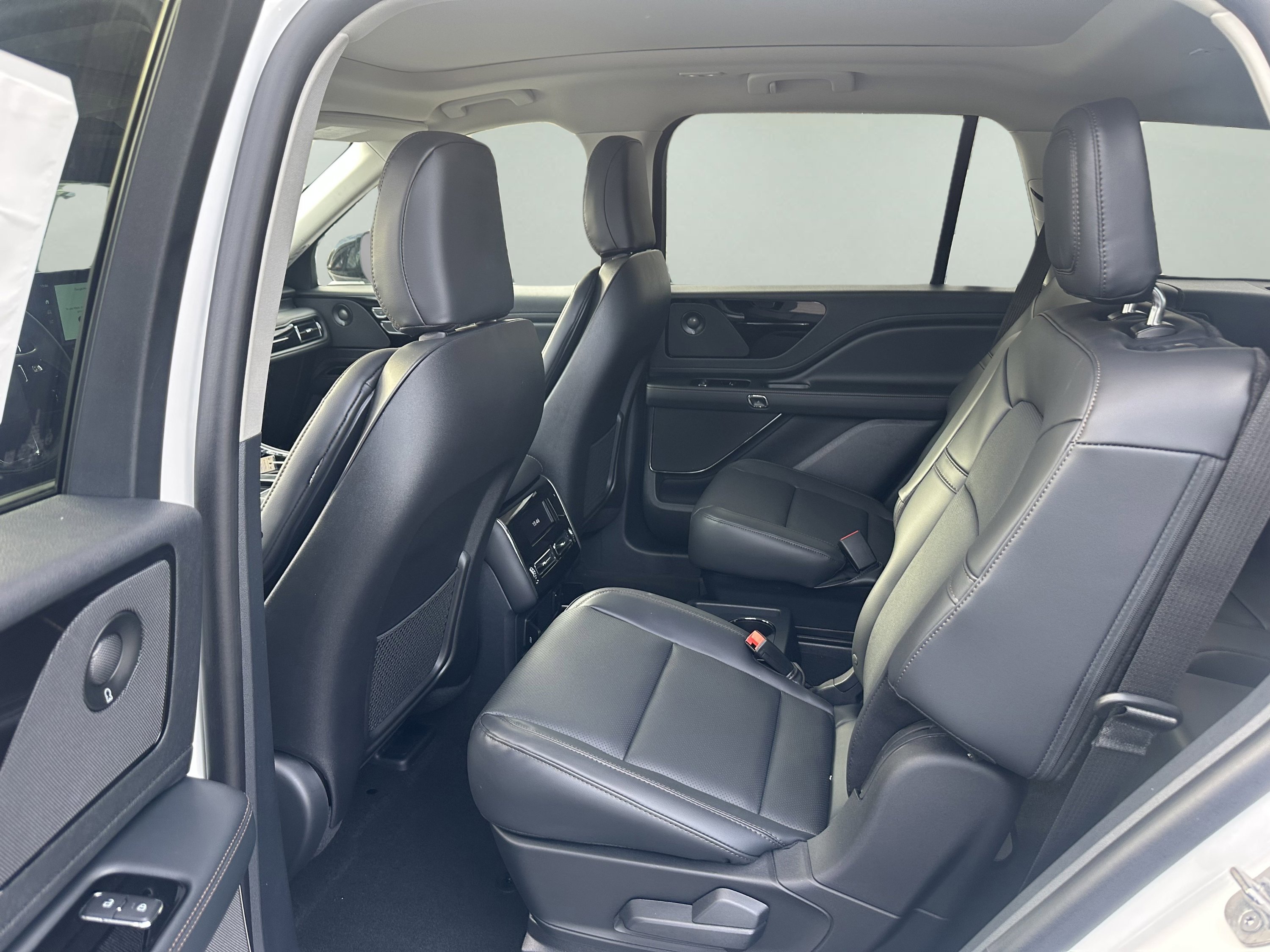 New 2026 Lincoln Aviator AWD image 10