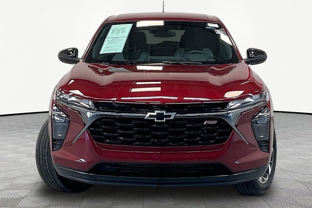 Used 2024 Chevrolet Trax RS FWD image 2