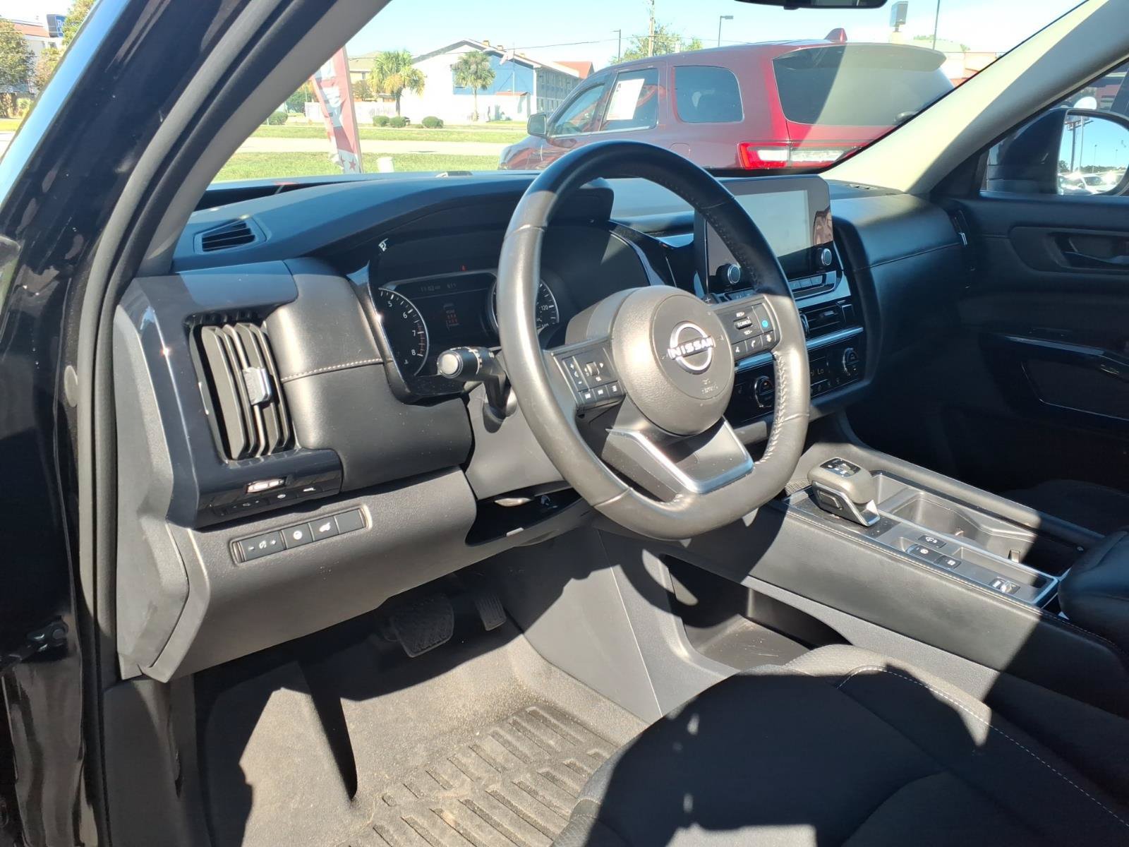 Used 2025 Nissan Pathfinder SV FWD image 19