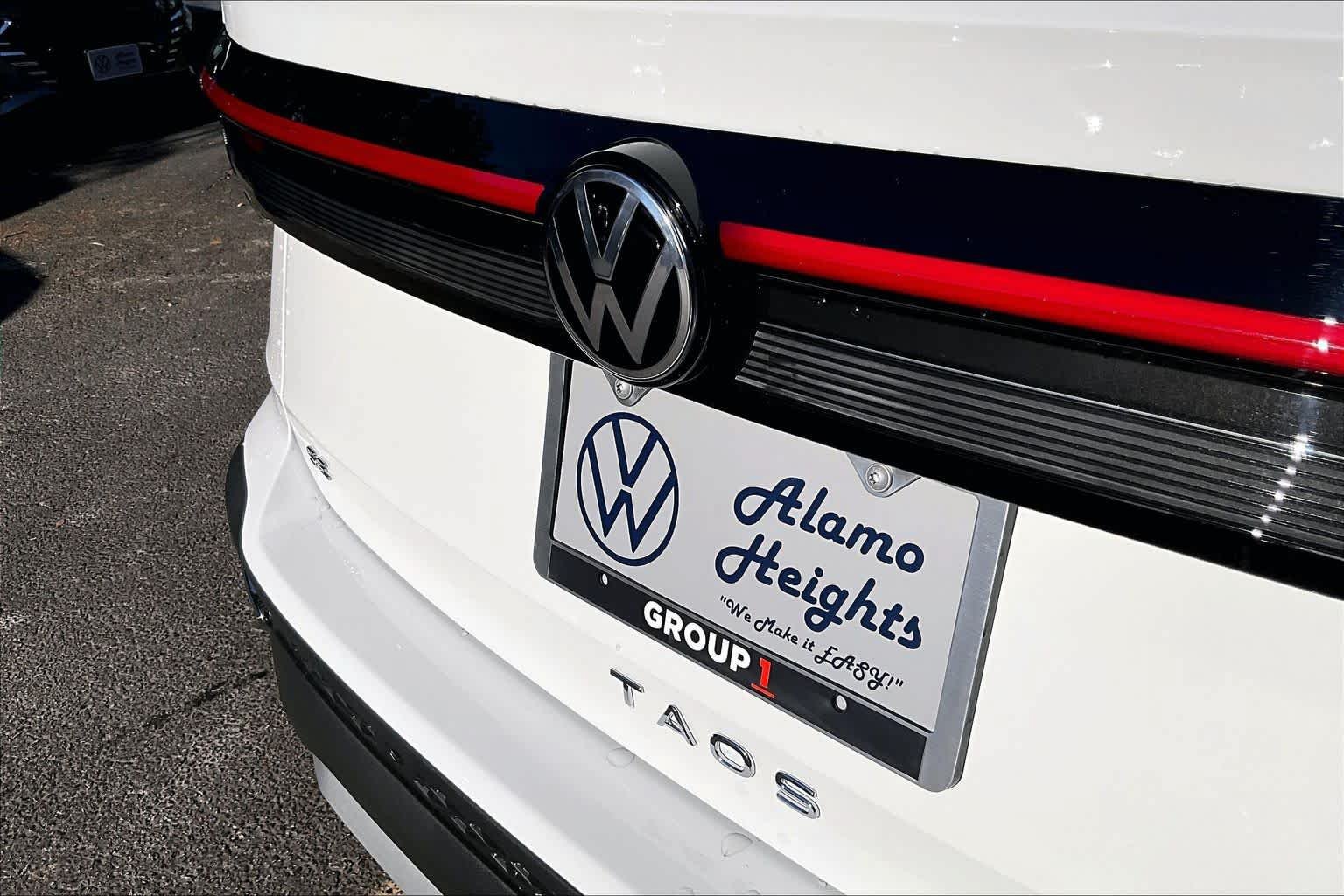 New 2026 Volkswagen Taos SE FWD image 15