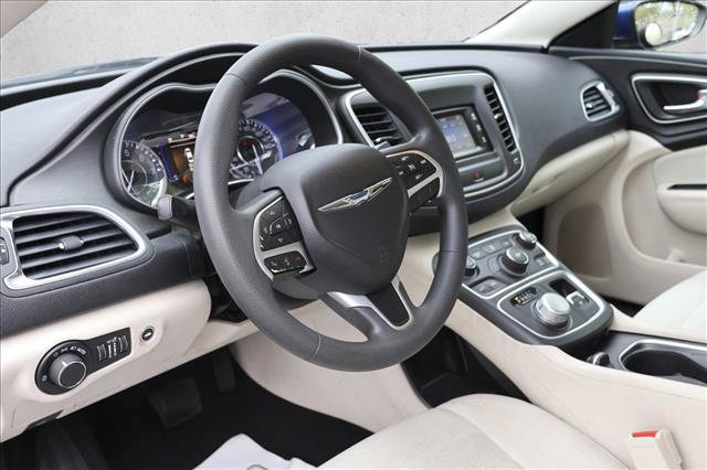 Used 2015 Chrysler 200 Limited FWD image 10