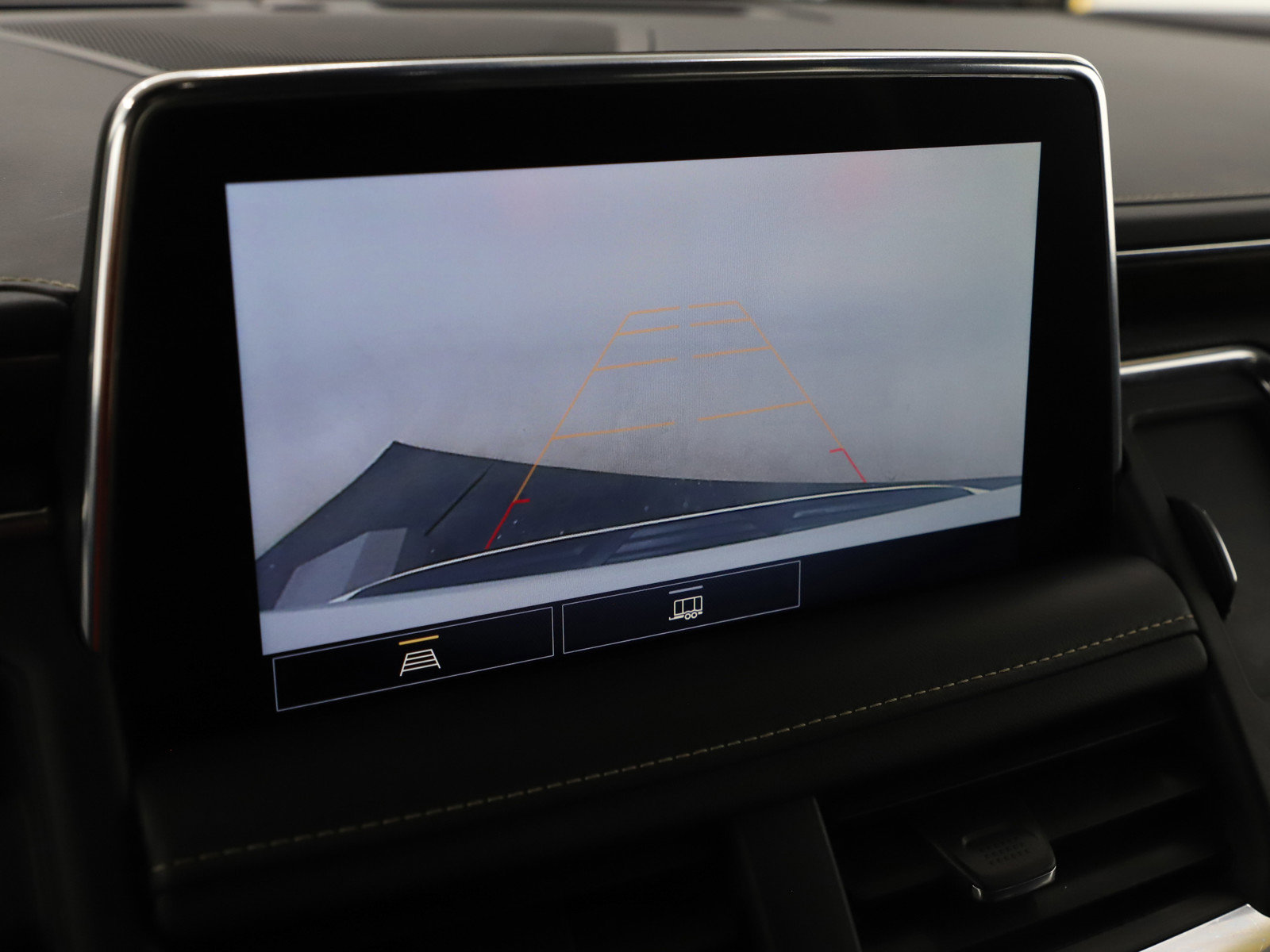 Used 2021 Chevrolet Tahoe Premier AWD/4WD image 24