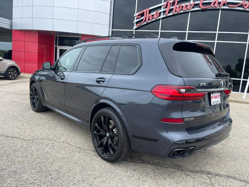 Used 2022 BMW X7 M50i w/ Luxury Seating Package image 5