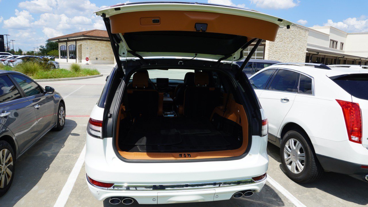 Used 2020 Lincoln Aviator Black Label w/ Class IV Trailer Tow Package AWD/4WD image 34