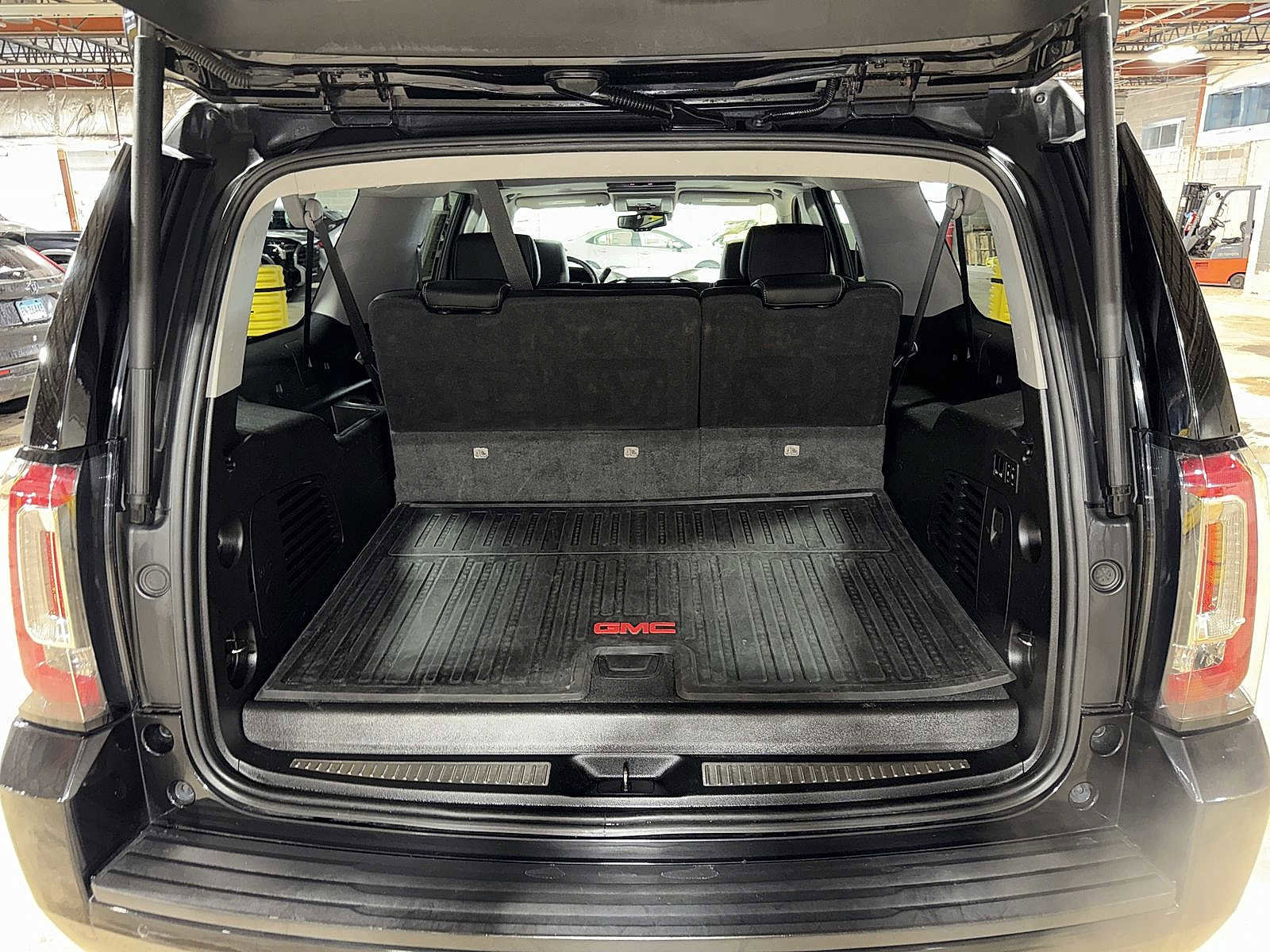 Used 2020 GMC Yukon XL SLT w/ Premium Edition image 11