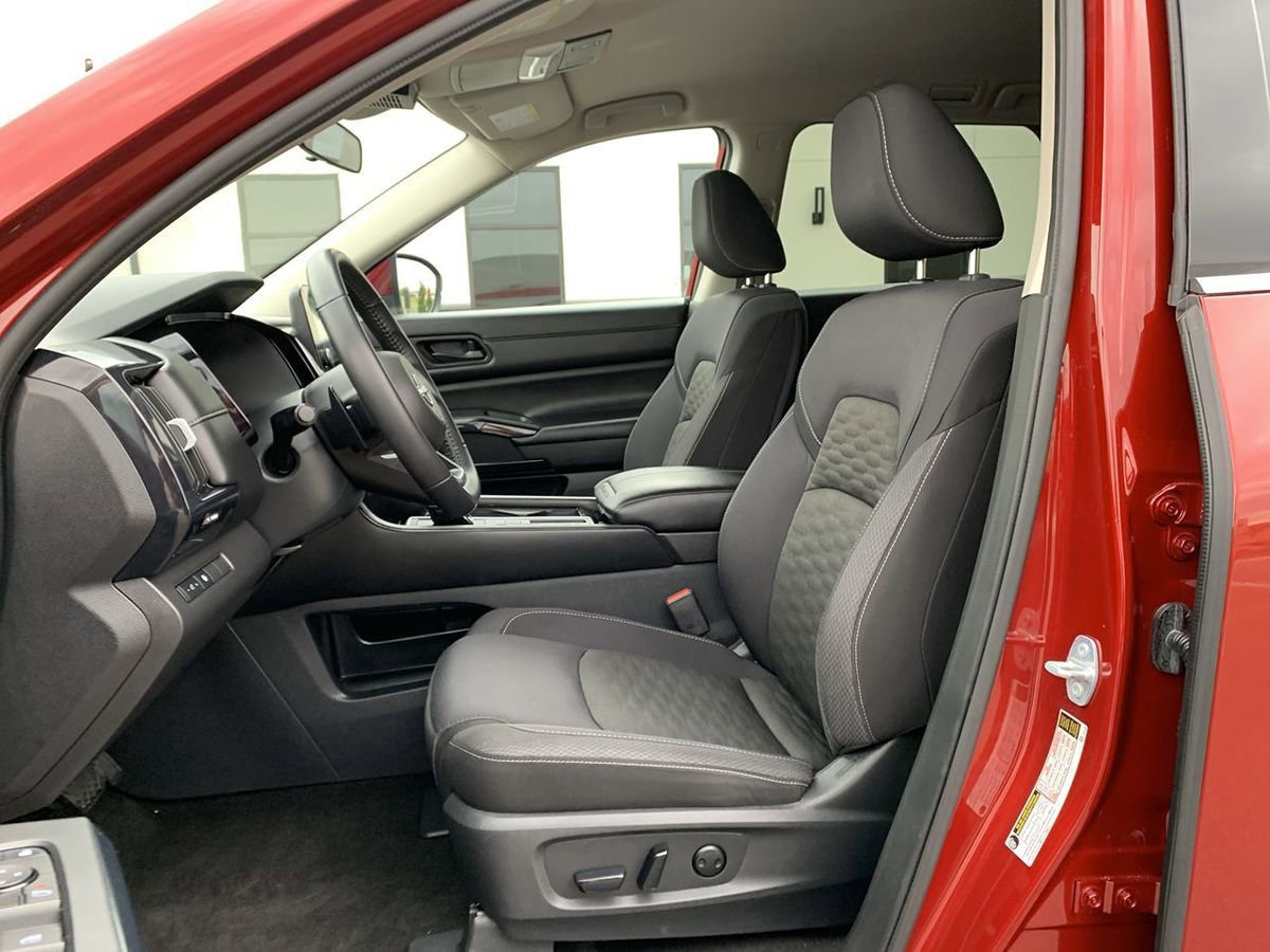 Used 2024 Nissan Pathfinder SV image 27