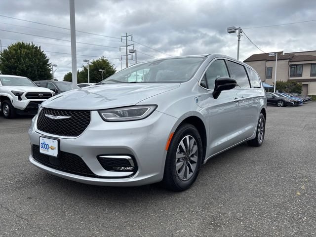 Used 2024 Chrysler Pacifica Limited FWD image 1
