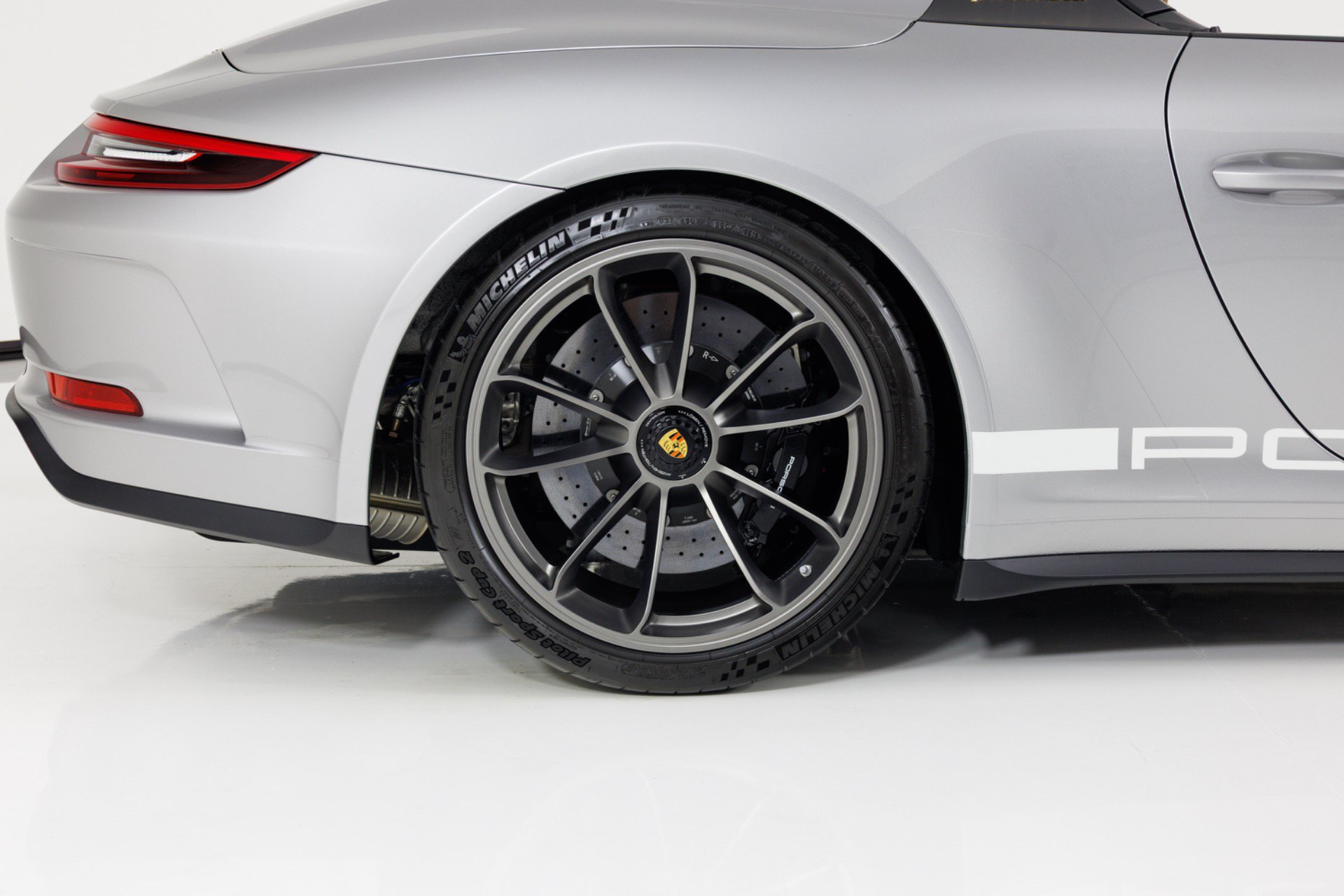 Used 2019 Porsche 911 Speedster RWD image 14