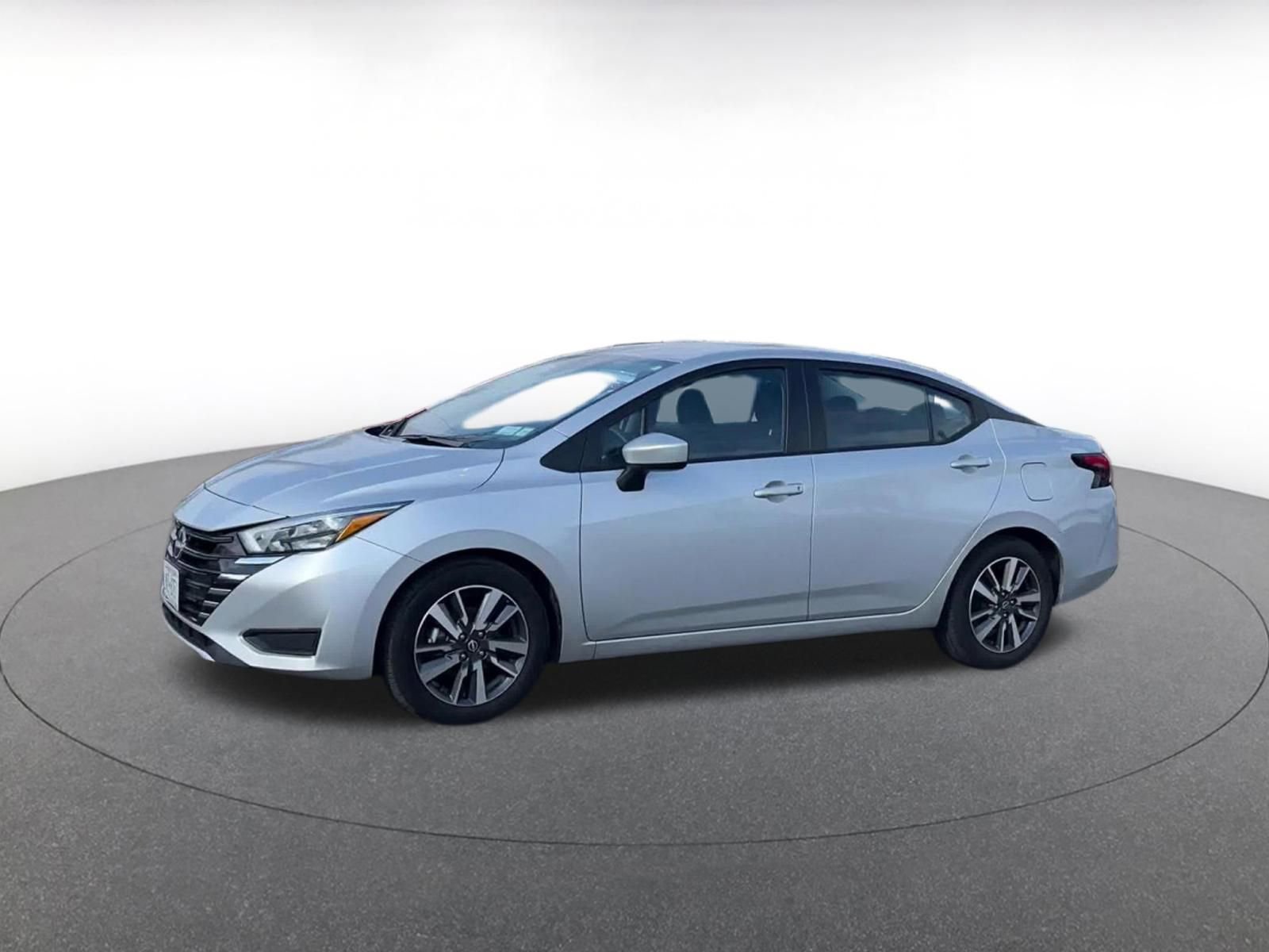 Used 2025 Nissan Versa SV image 8