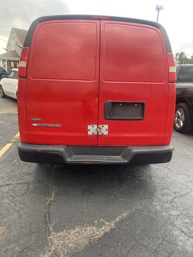 Used 2010 Chevrolet Express 3500 RWD image 5