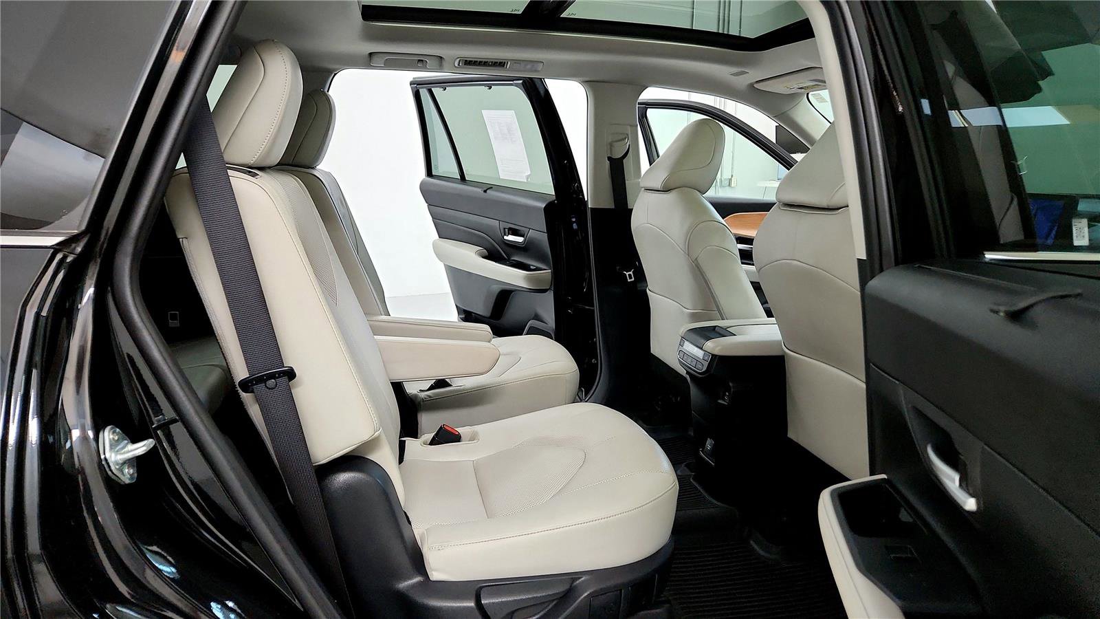 Used 2024 Toyota Grand Highlander Limited image 23