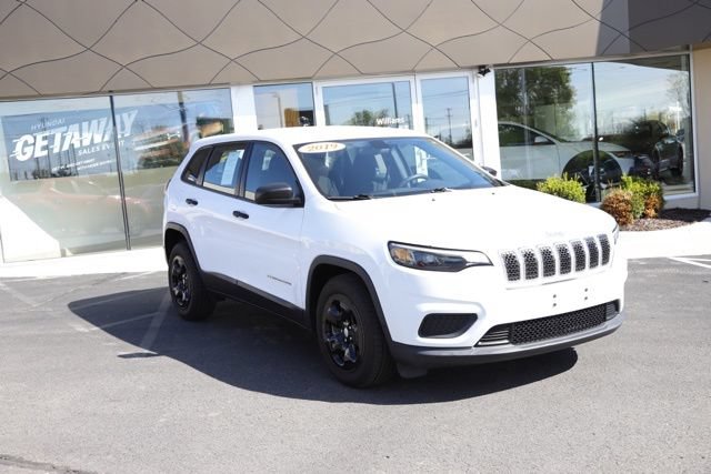 Used 2019 Jeep Cherokee Sport FWD video 1