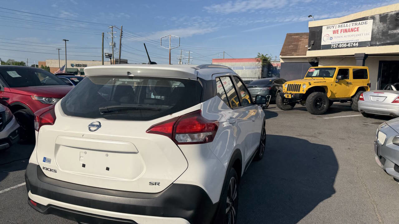 Used 2018 Nissan Kicks SR image 4