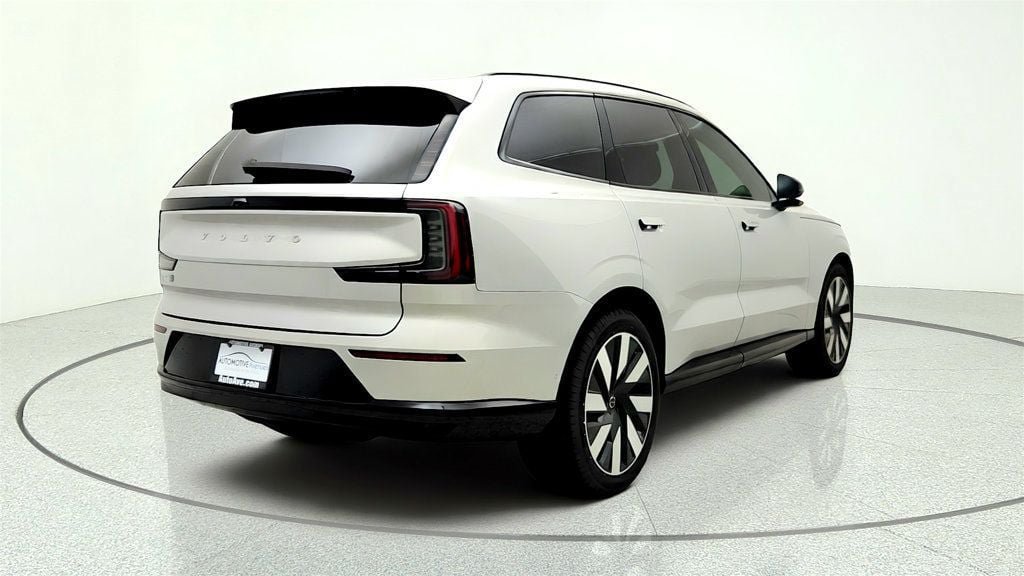 Used 2025 Volvo EX90 Ultra AWD/4WD image 5