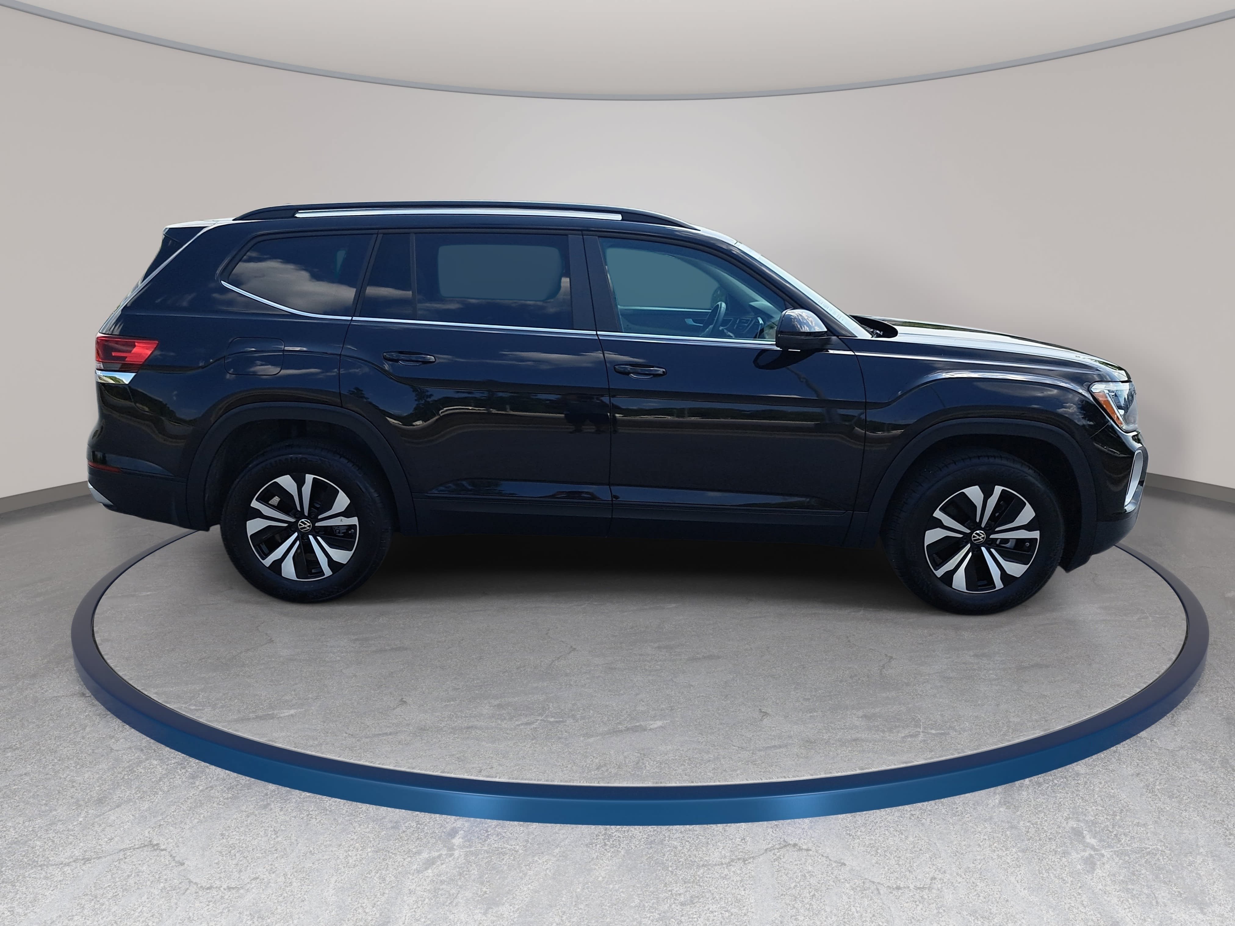 Certified 2025 Volkswagen Atlas SE FWD image 4