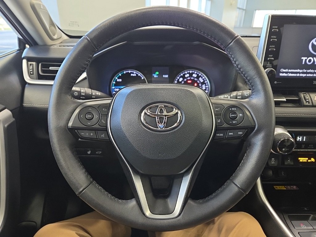 Used 2022 Toyota RAV4 XLE Premium image 22