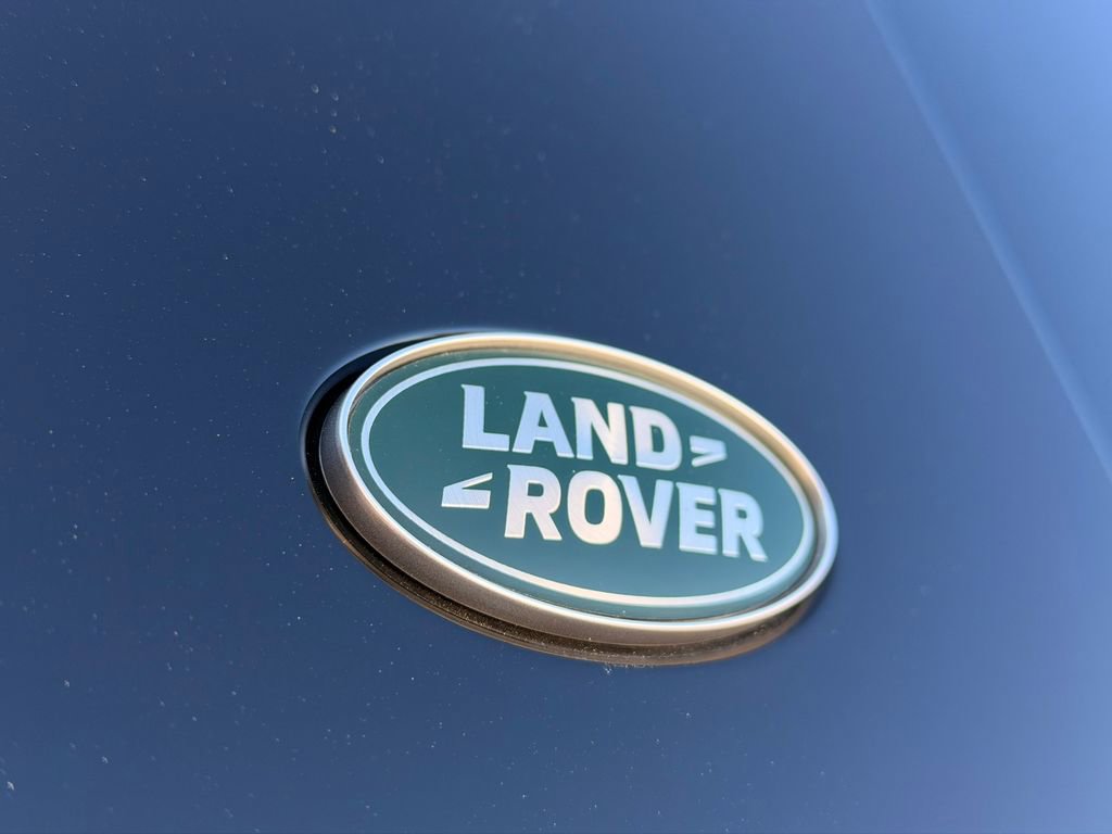 Used 2024 Land Rover Defender 110 X-Dynamic SE image 8