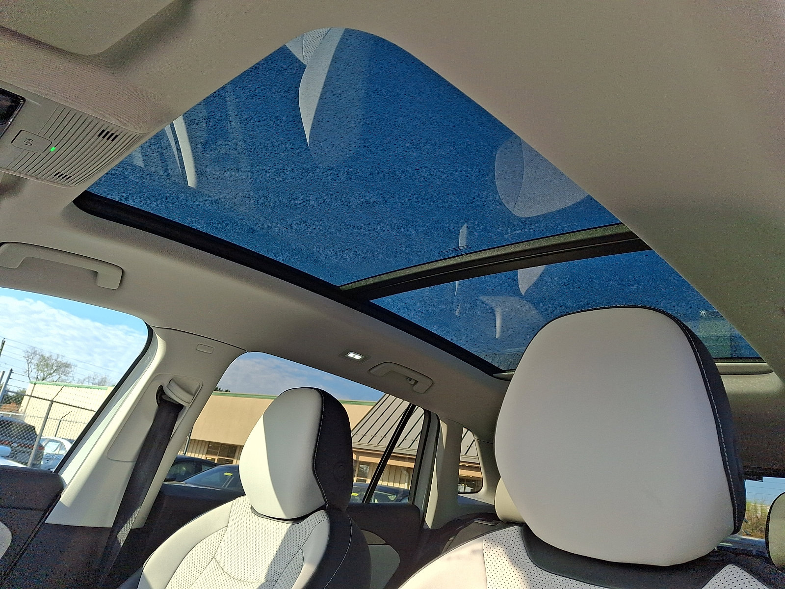 Certified 2025 Volkswagen Tiguan SE image 14