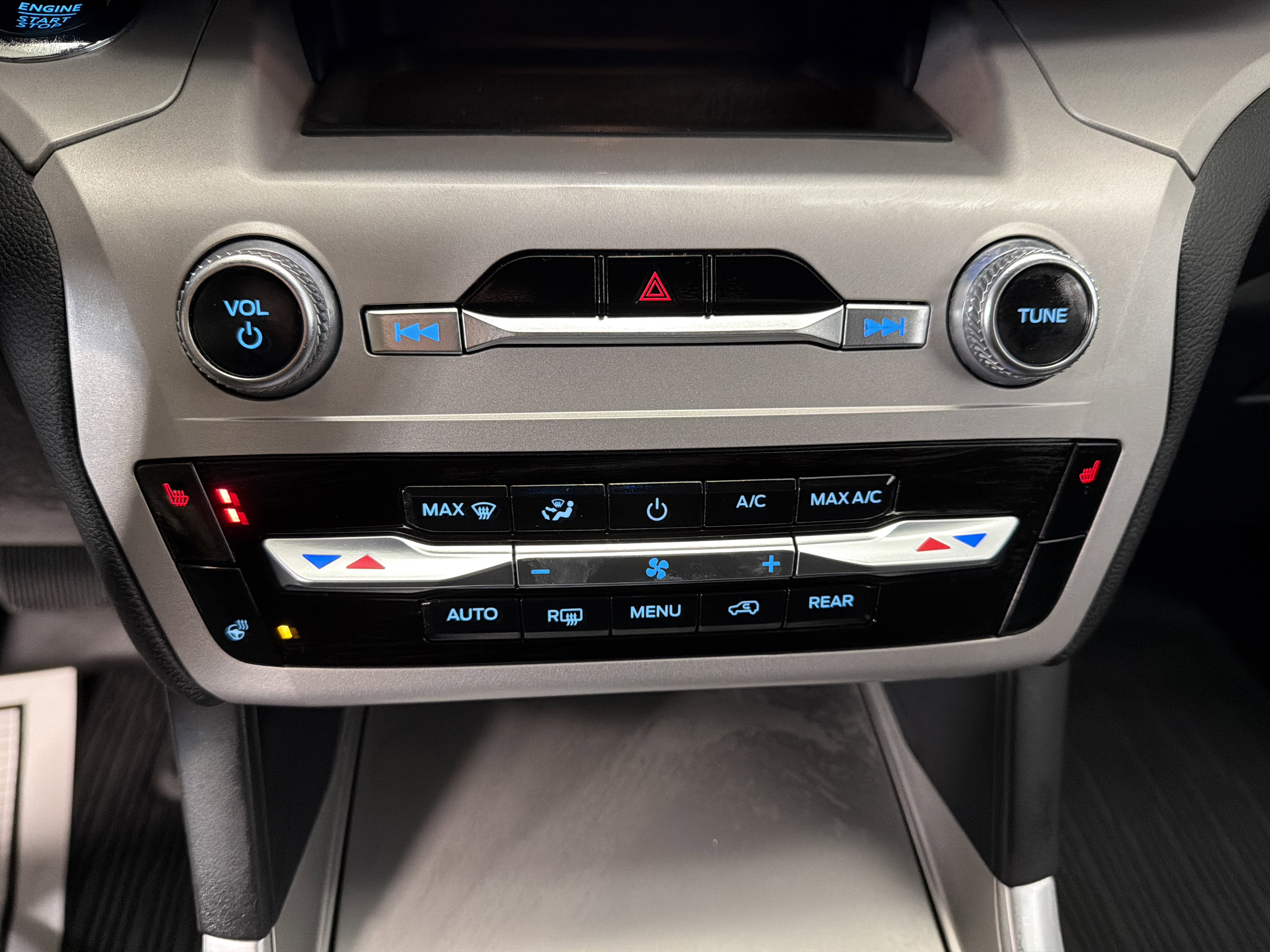 Used 2023 Ford Explorer XLT w/ Equipment Group 202A image 13