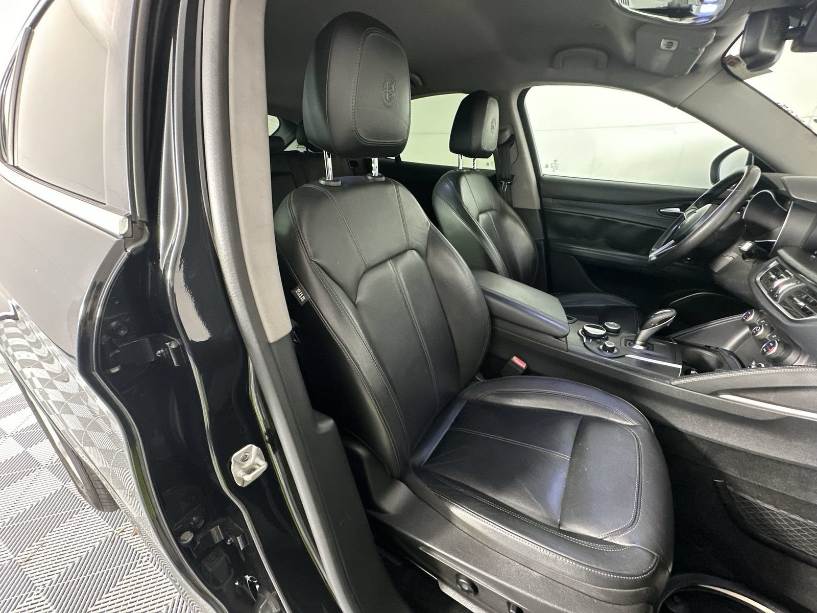Used 2019 Alfa Romeo Stelvio AWD image 27