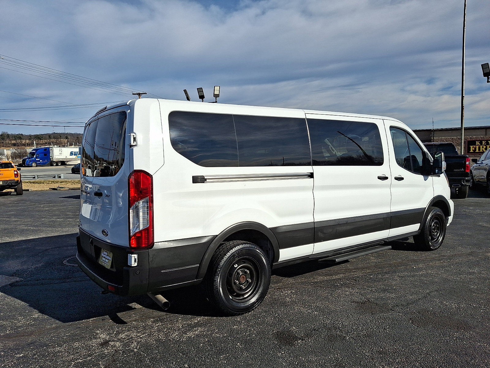 Used 2023 Ford Transit 350 XLT image 9