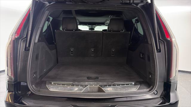 Used 2022 Cadillac Escalade ESV Sport Platinum w/ LPO, ONYX Package AWD/4WD image 19