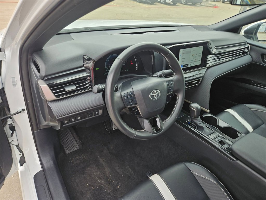 Used 2025 Toyota Camry SE image 13
