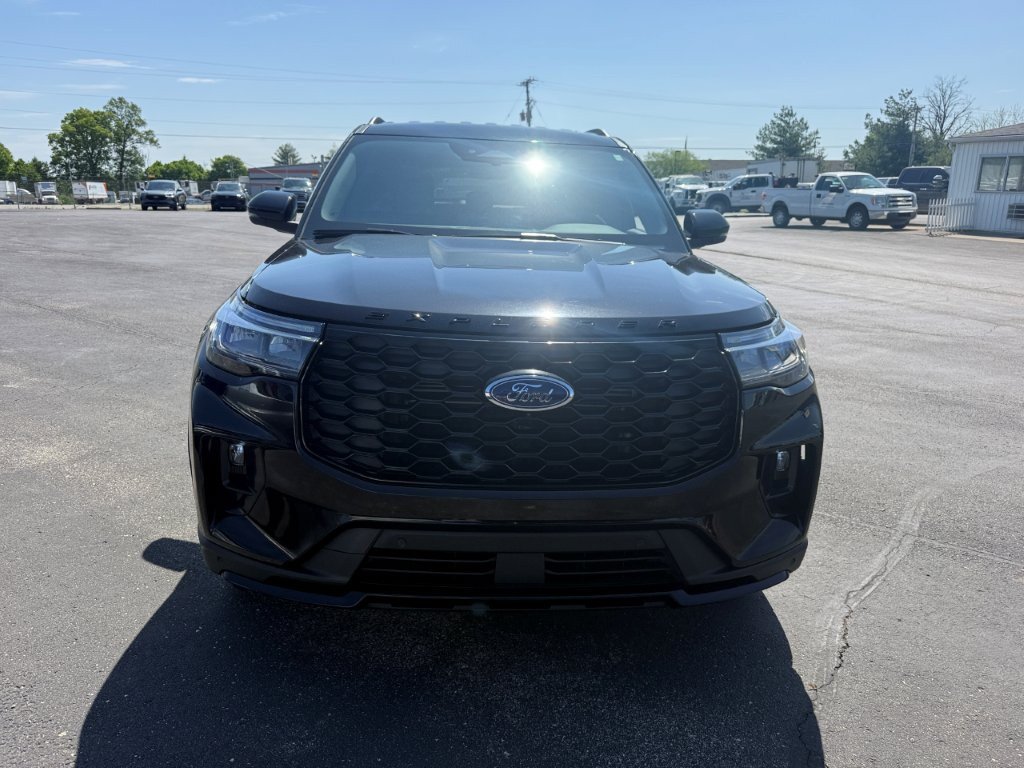 Certified 2025 Ford Explorer ST-Line w/ ST-Line Street Pack AWD/4WD image 4