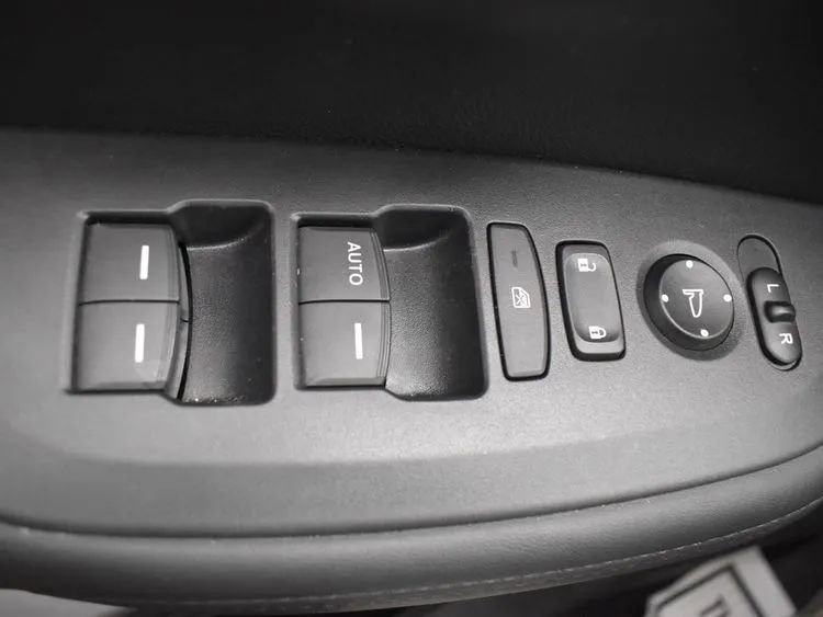 Used 2025 Honda HR-V LX image 21