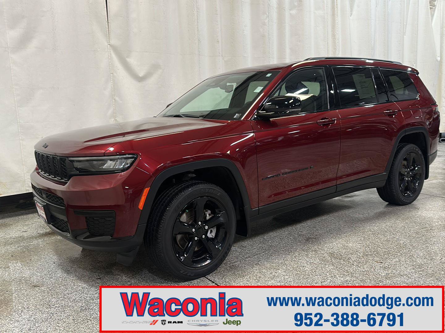 Used 2023 Jeep Grand Cherokee L Laredo AWD/4WD image 1