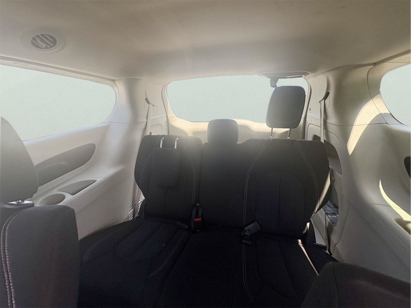 Used 2023 Chrysler Voyager LX FWD image 13