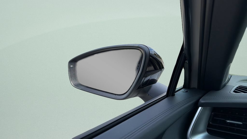 New 2026 Volkswagen Tiguan SE R-Line FWD image 9