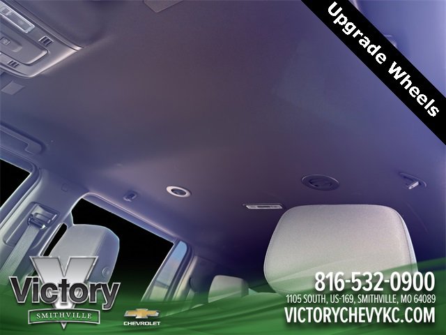 Used 2025 Chevrolet Suburban LS image 23
