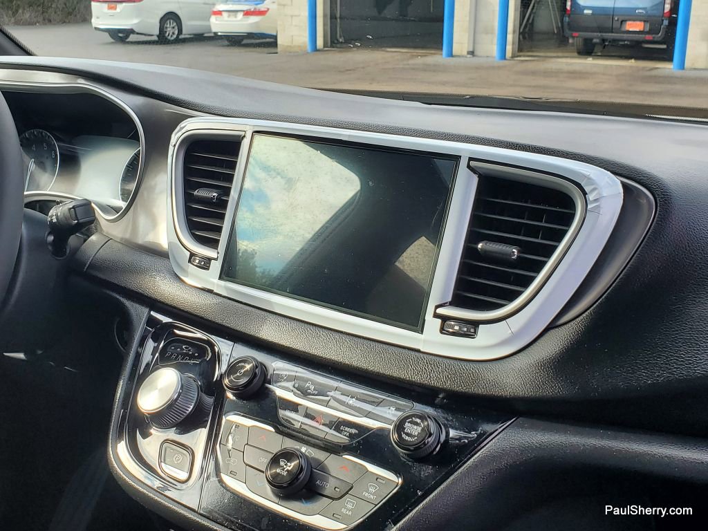 New 2026 Chrysler Voyager LX image 20