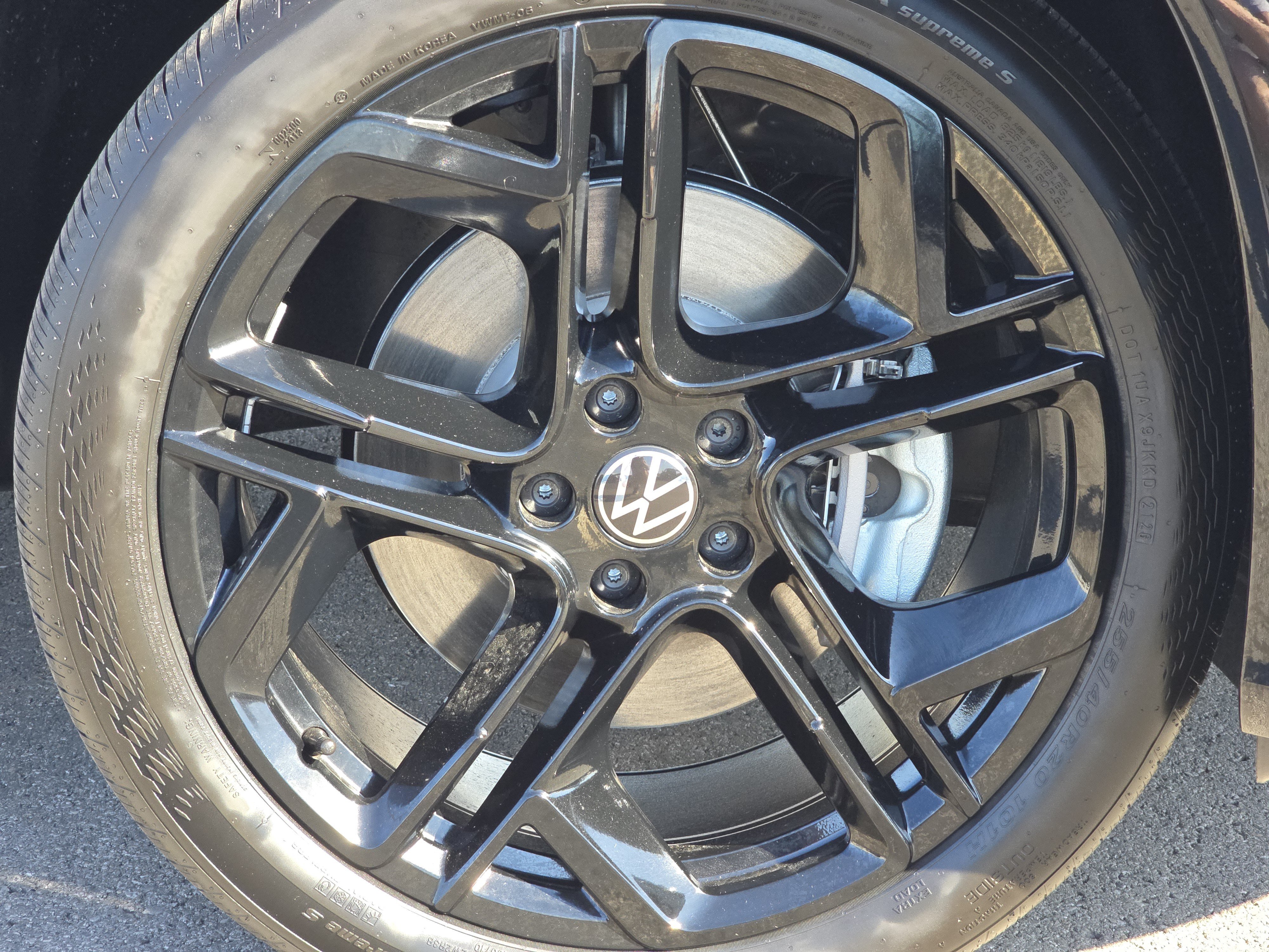 New 2026 Volkswagen Tiguan SE R-Line AWD/4WD image 15