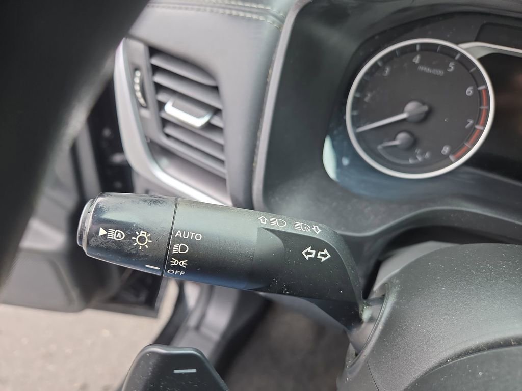 Used 2023 Nissan Rogue SV image 34