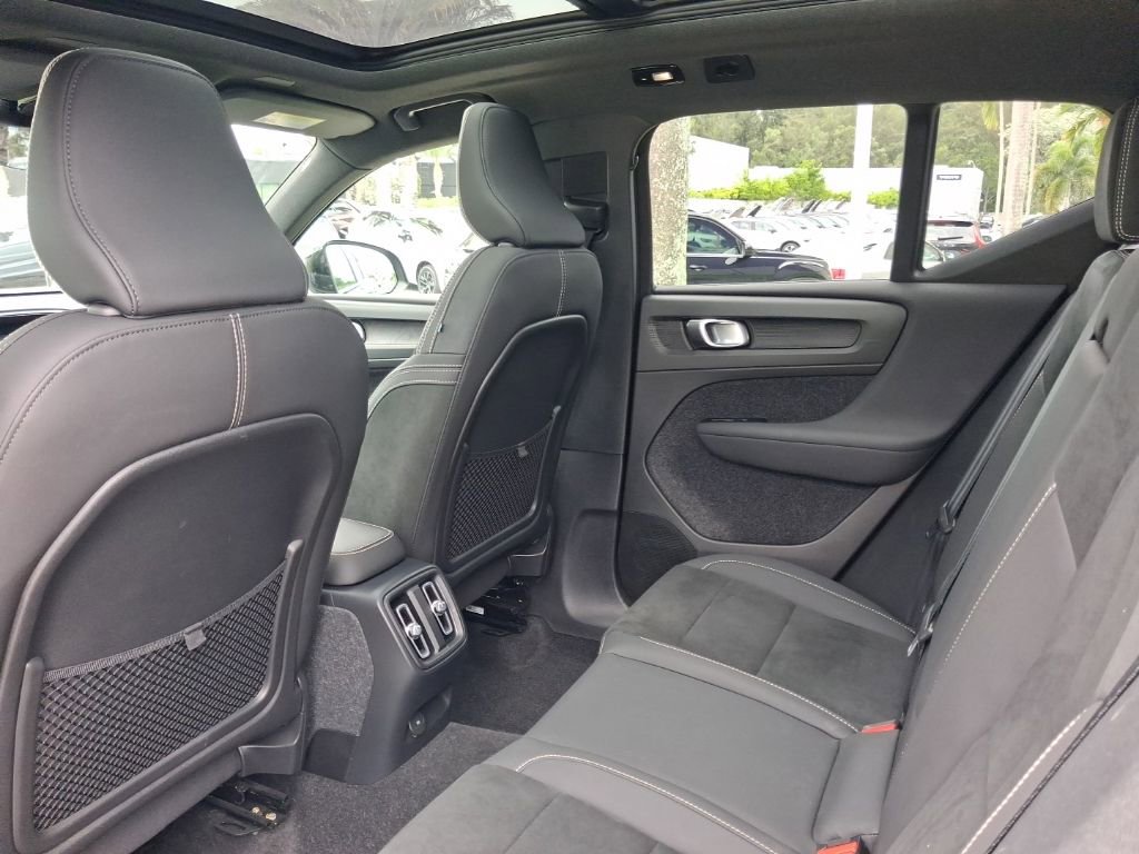 Used 2023 Volvo XC40 Recharge Plus AWD/4WD image 7
