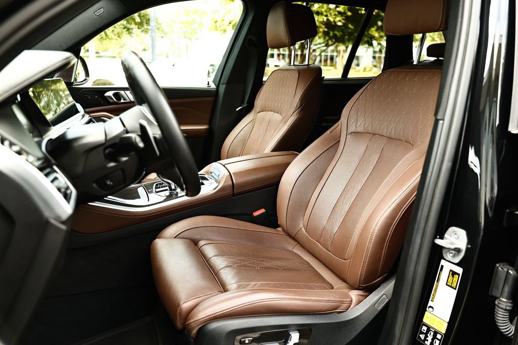 Used 2023 BMW X5 M50i w/ Executive Package AWD/4WD image 3