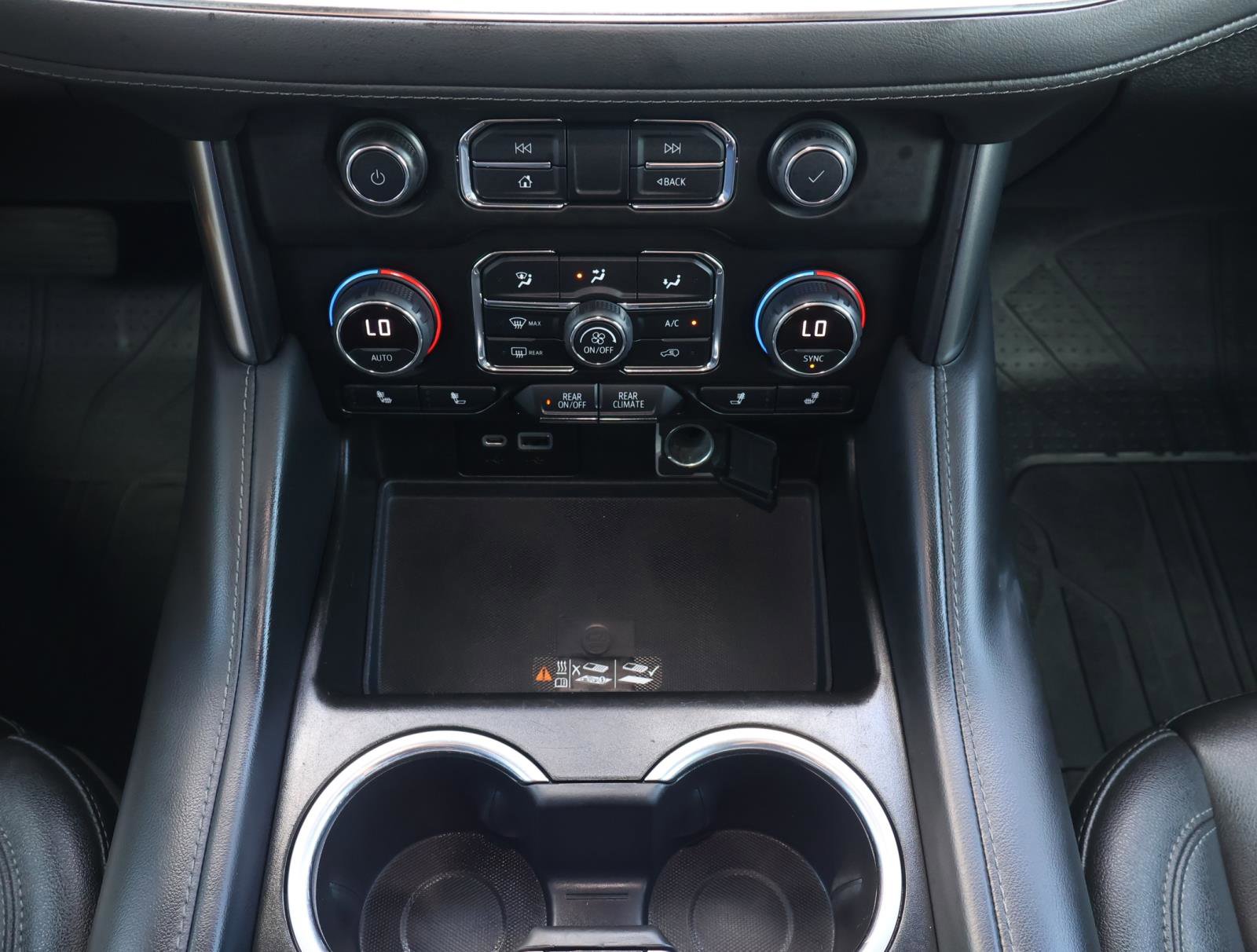 Used 2022 Chevrolet Suburban Z71 w/ Luxury Package image 32