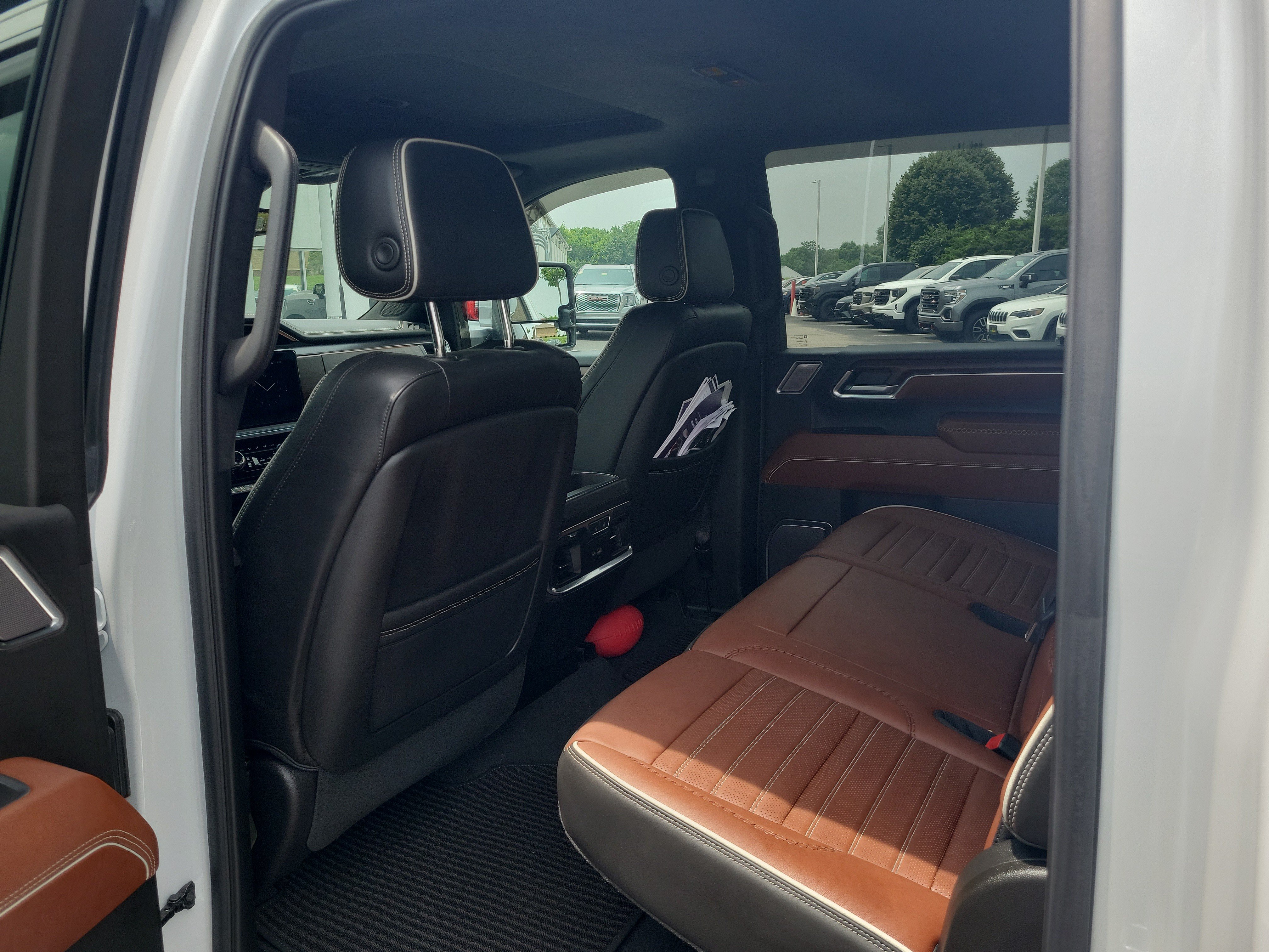 Used 2024 GMC Sierra 2500 Denali Ultimate AWD/4WD image 13