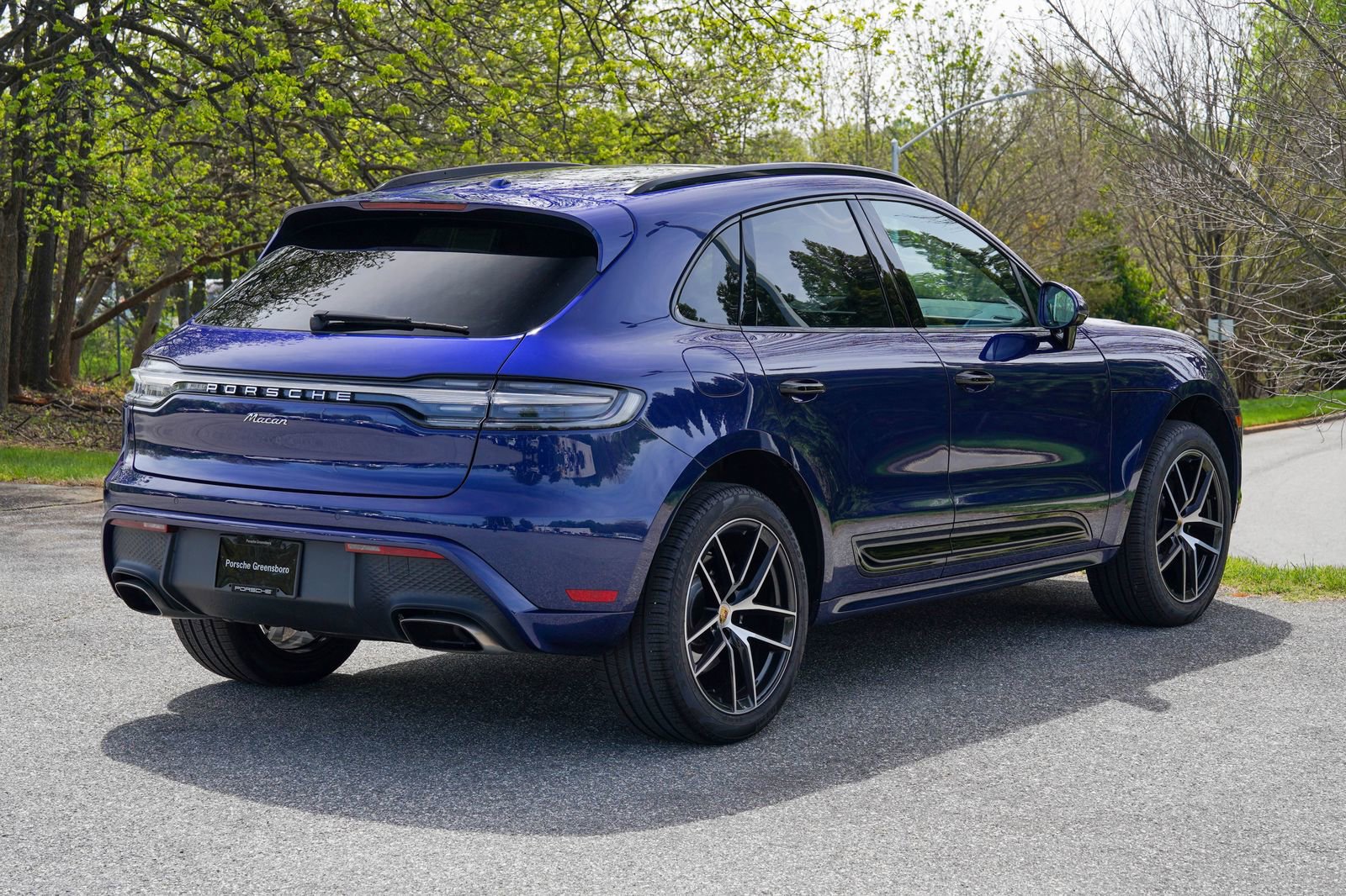 Certified 2025 Porsche Macan image 7