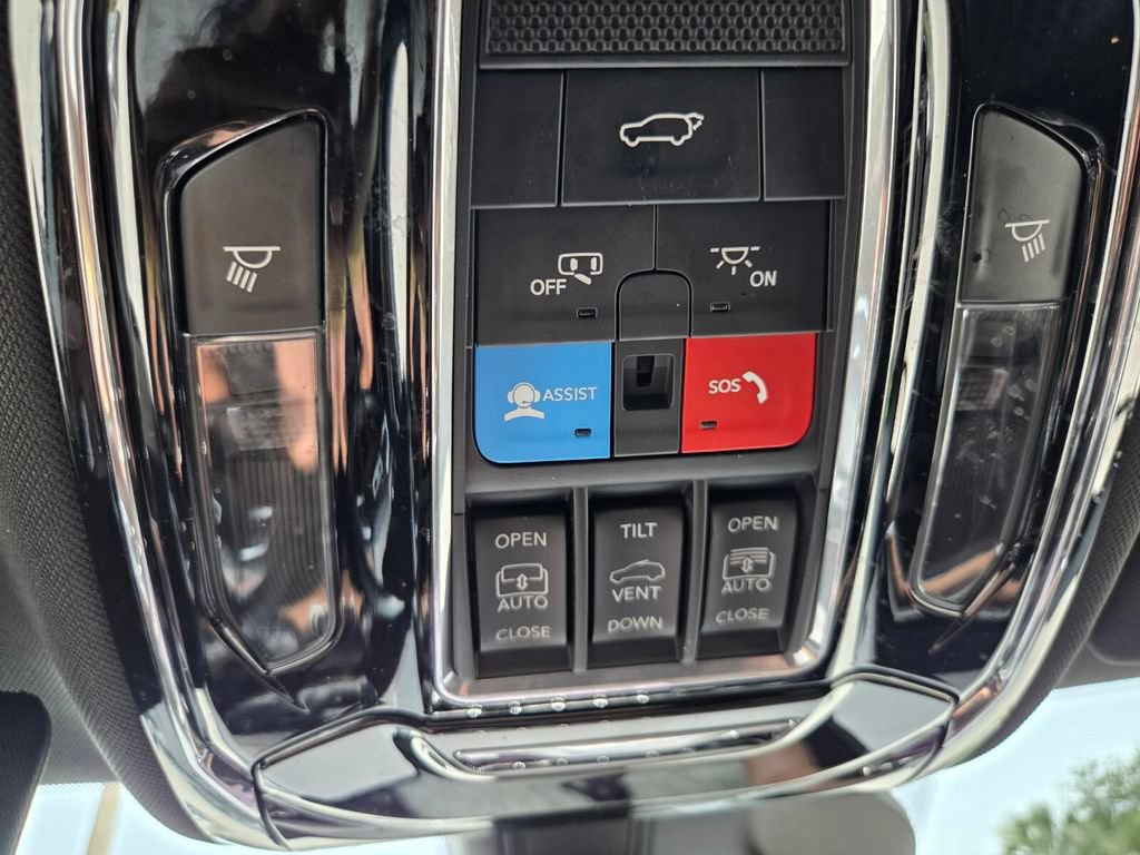 Used 2023 Jeep Grand Cherokee Summit w/ Luxury Tech Group V AWD/4WD image 37