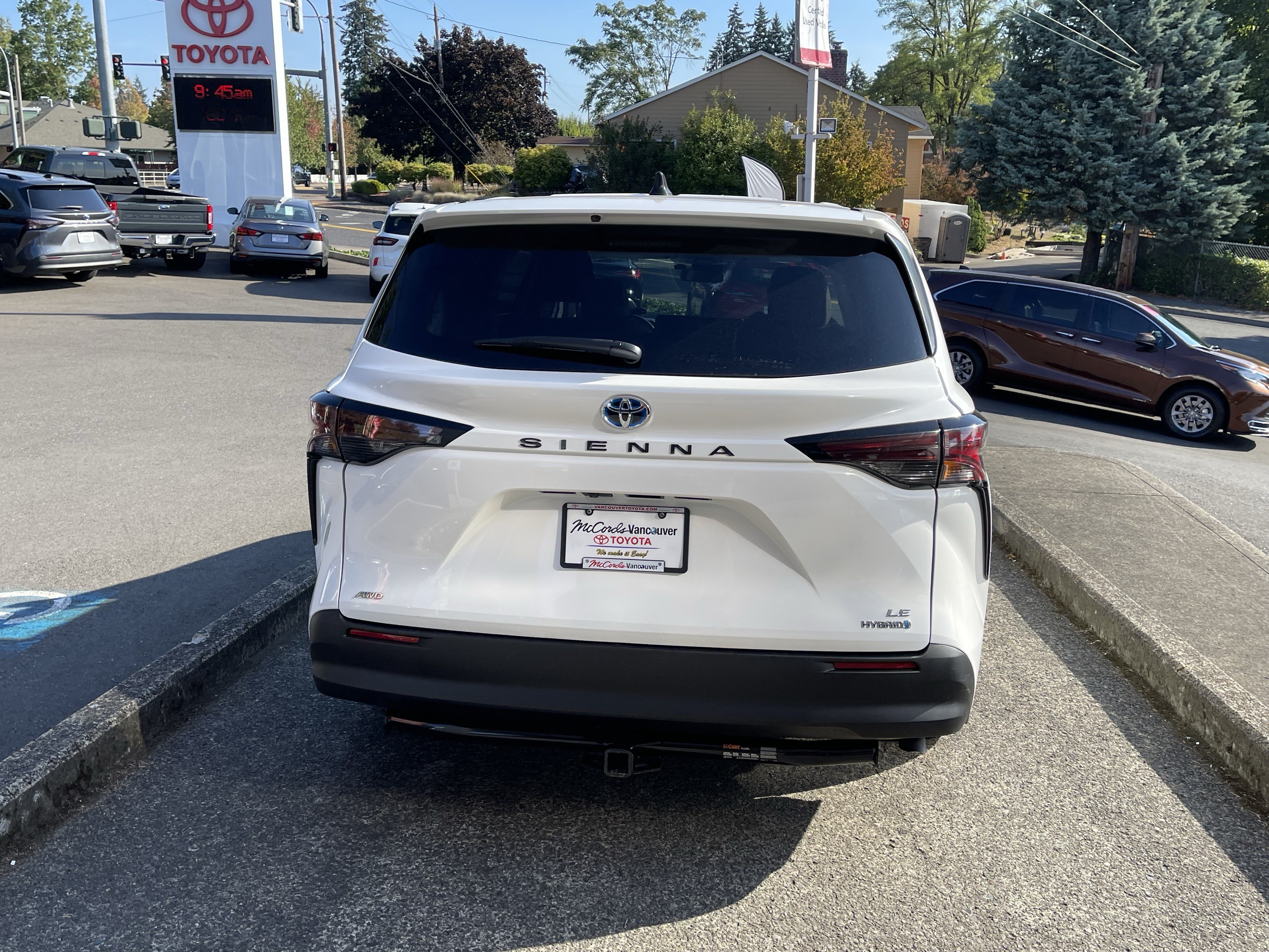Certified 2024 Toyota Sienna LE AWD/4WD image 5
