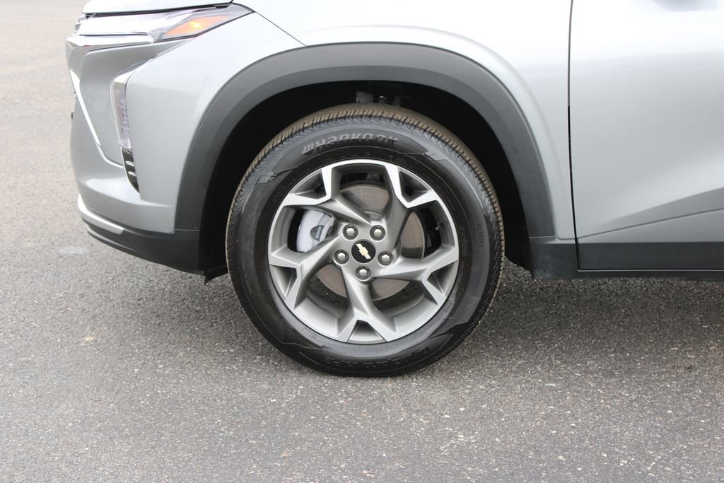 Used 2025 Chevrolet Trax LT image 17