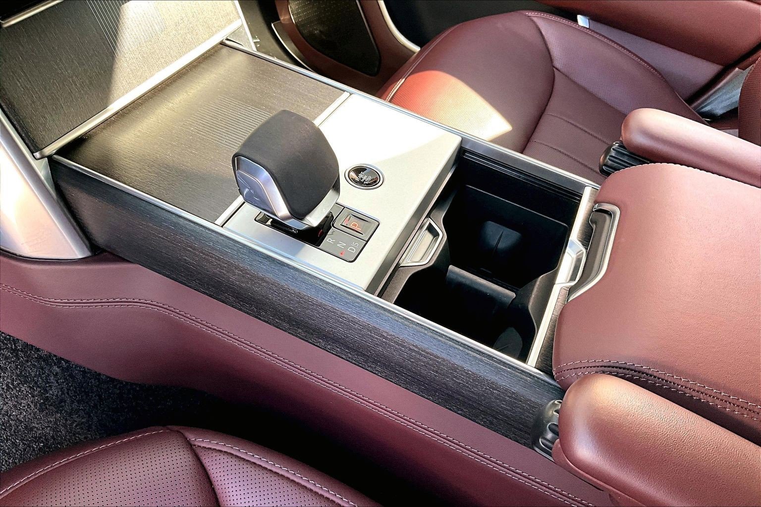 Used 2025 Land Rover Range Rover Autobiography image 16