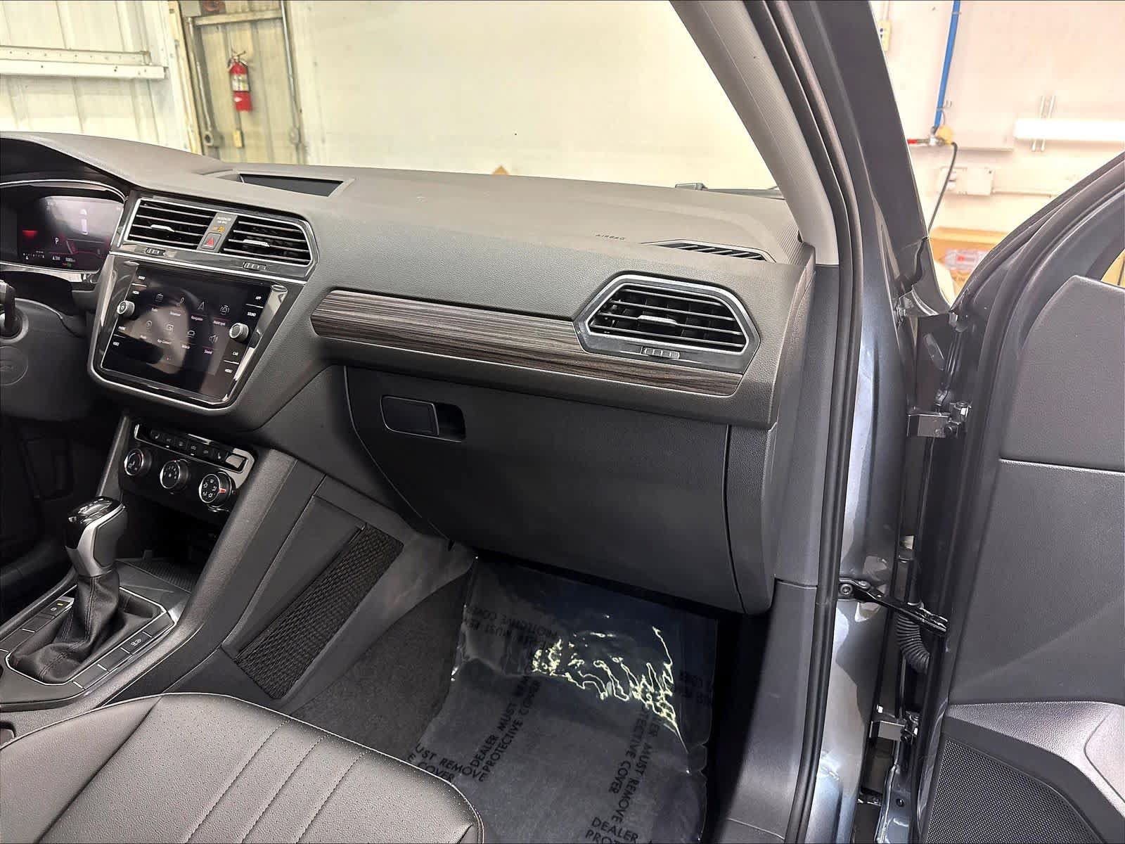 Used 2024 Volkswagen Tiguan Wolfsburg Edition AWD/4WD image 29